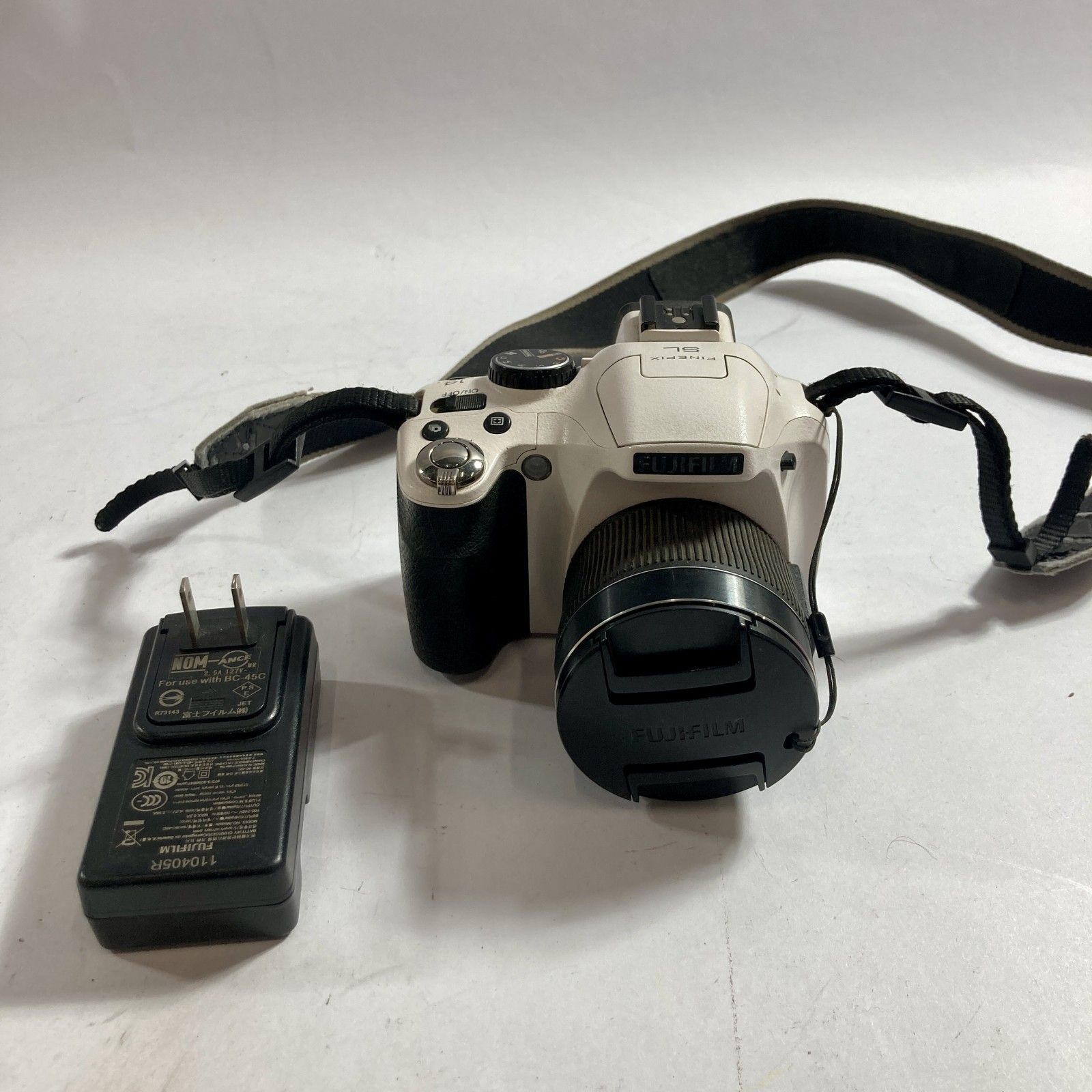 ☆ FUJIFILM 富士フィルム デジタルカメラ FinePix SL300 ホワイト