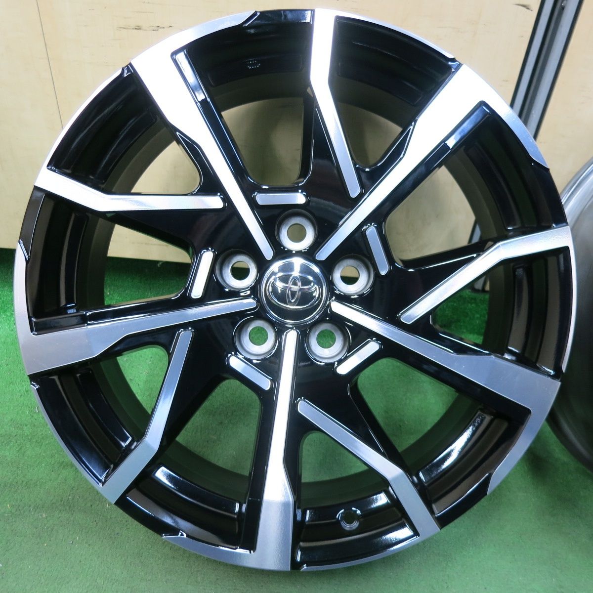 カローラクロス純正ホイール新車外し1本 カローラクロス 純正 ホイール