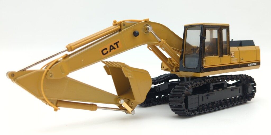 新キャタピラー三菱株式会社 1/40 油圧ショベル CAT E200B - メルカリ