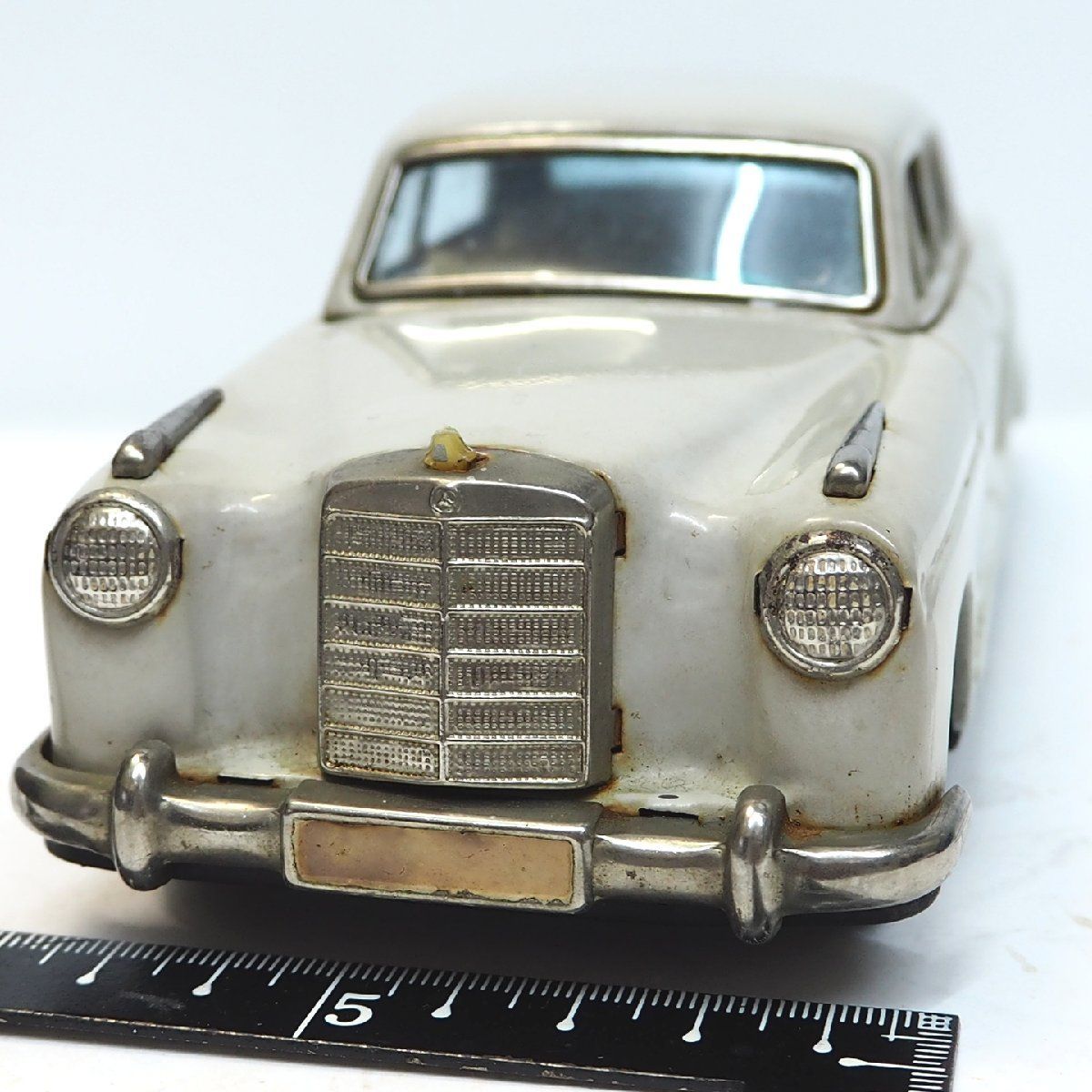 萬代屋【メルセデス ベンツ220大サイズ青エンブレム欠】ブリキtin car箱無