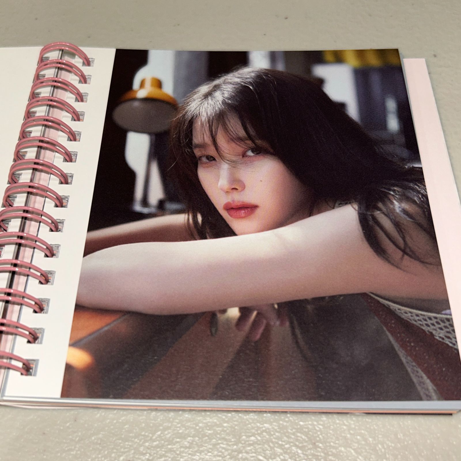 IU(アイユ)直筆サイン「花のしおり3」 - メルカリ