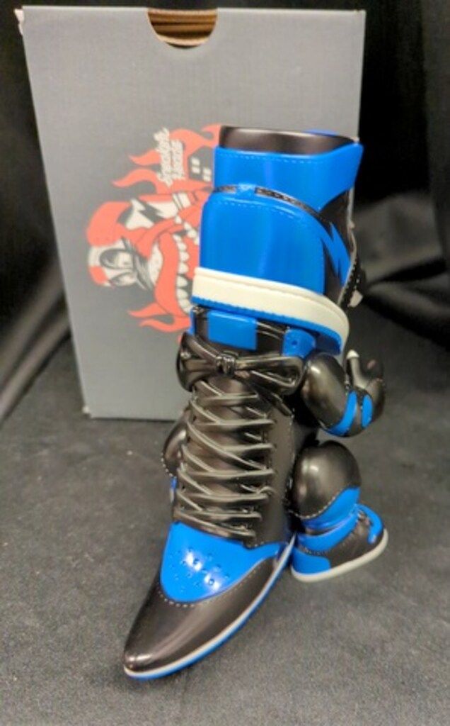 TOKYOGUNS 怪獣スニーカーヘッド ロイヤル (青黒) - メルカリ