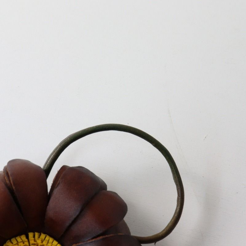 ピンクハウス PINK HOUSE マーガレットモチーフ レザー コサージュ