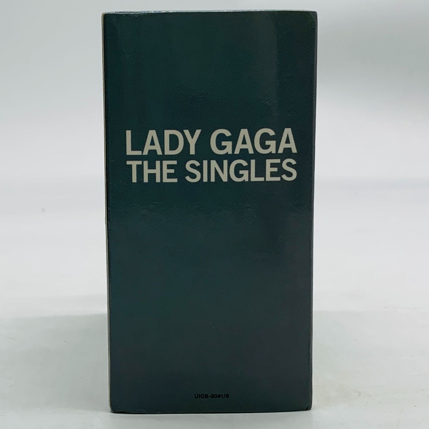 Lady Gaga レディー・ガガ The Singles 初回生産限定盤 Amazon.co.jp