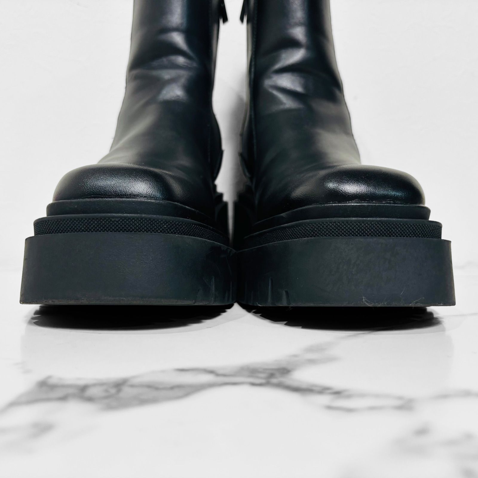 完売品 ZARA ザラ 厚底 ブーツ サイドジップ ショートブーツ