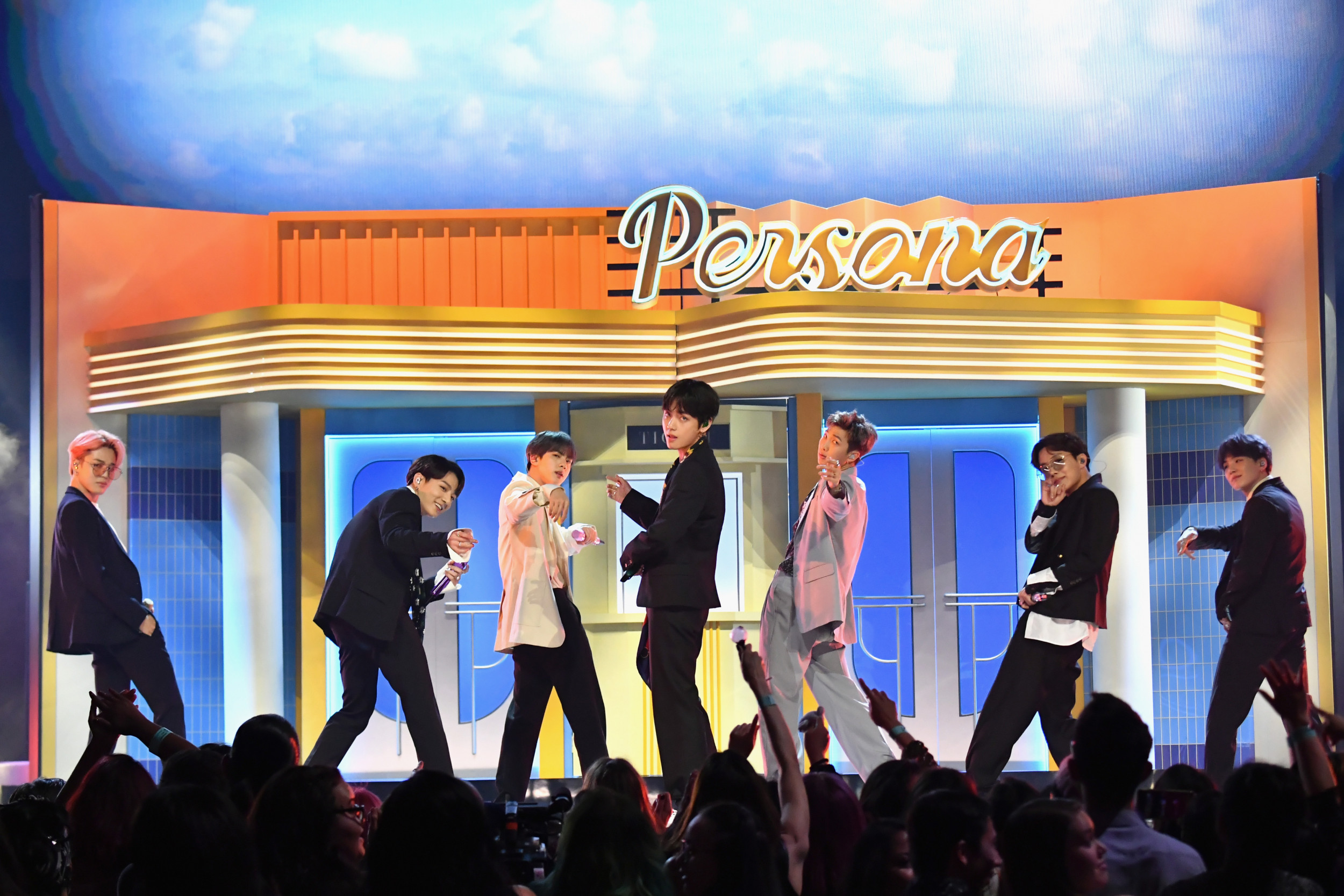 1560987-k-pop-bts-las-vegas-