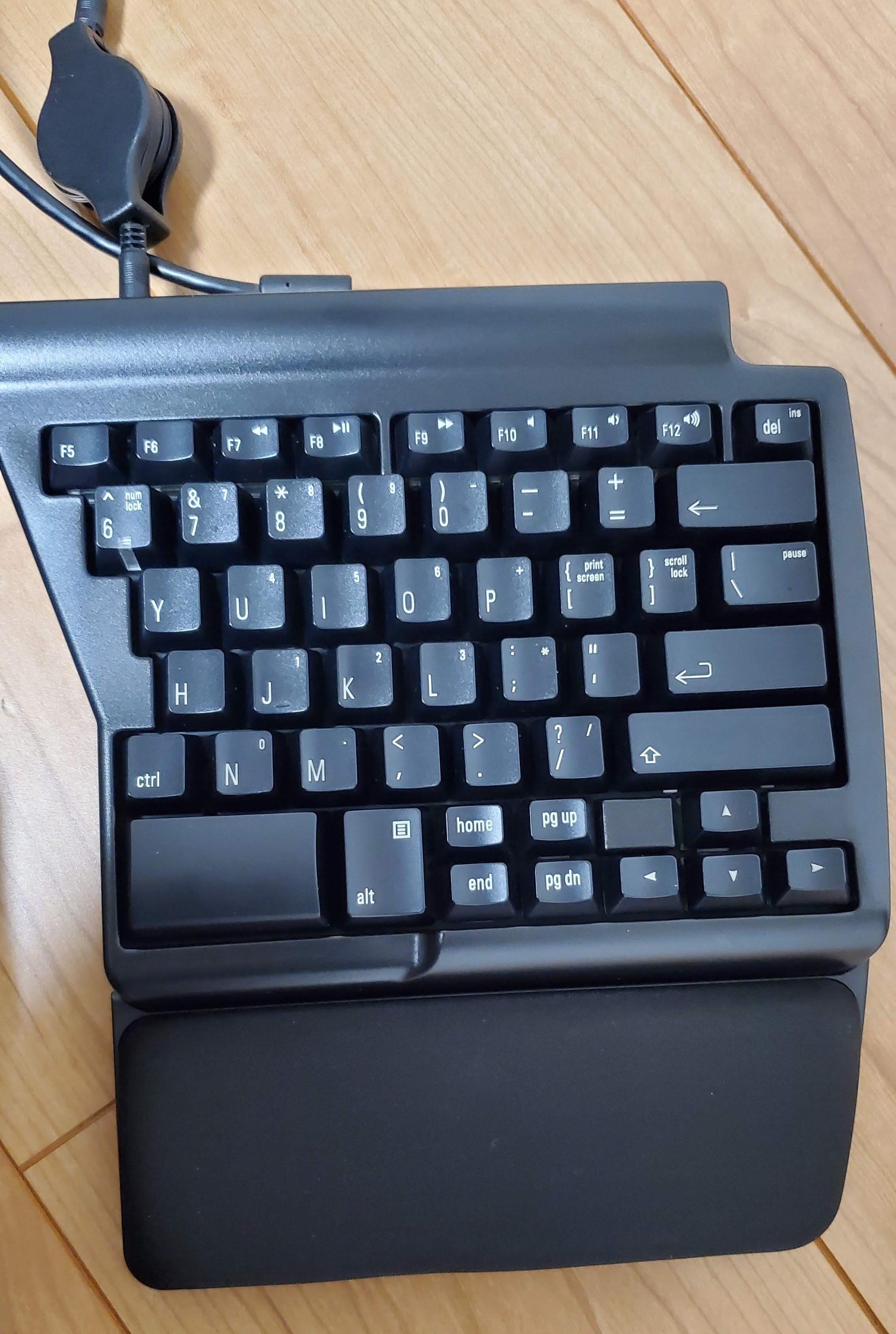 初の分離型キーボード MATIAS Programmable Ergo Pro for Win FK403QPC