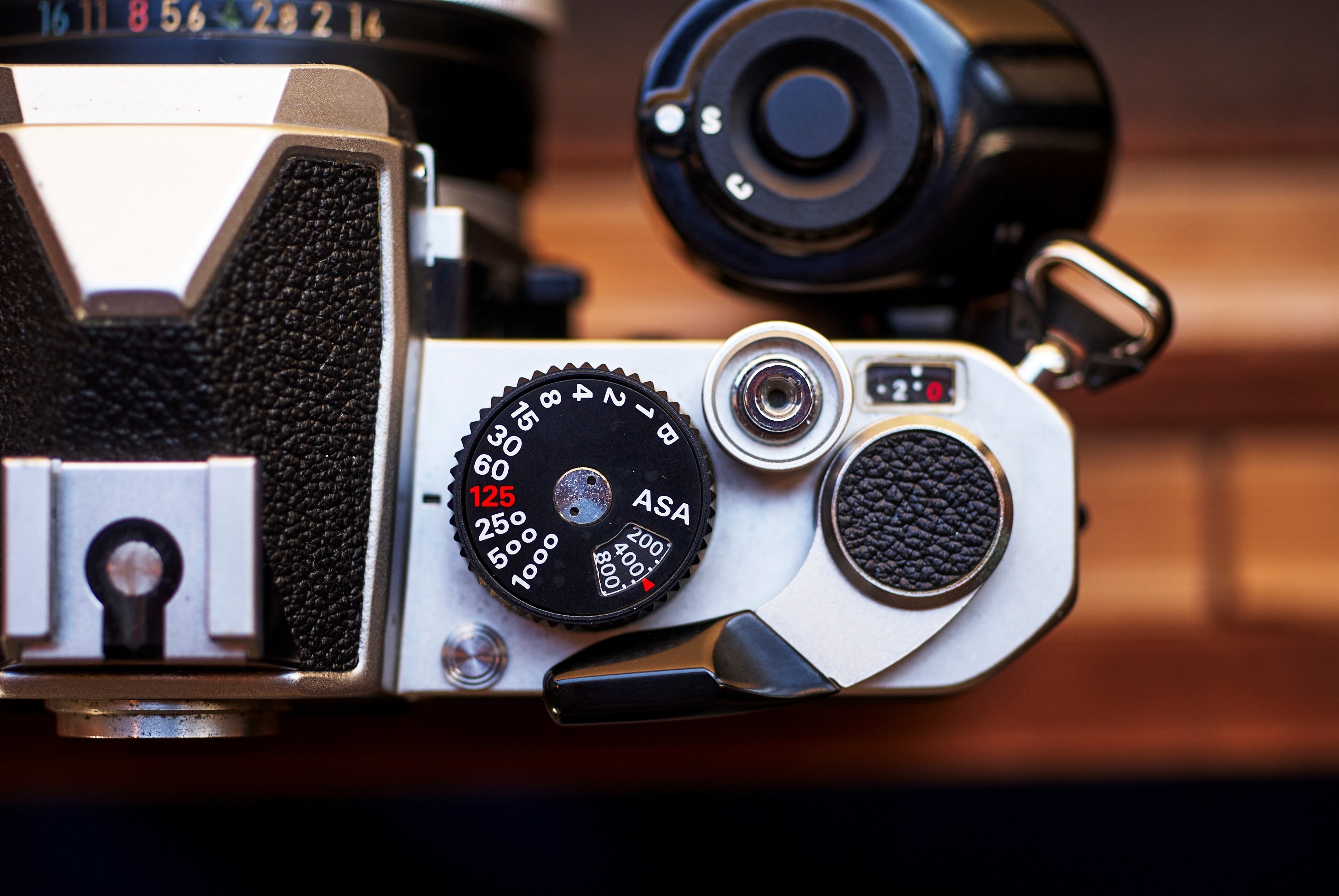 Nikon FM Nikon MD-12 機械式の魅力と醍醐味｜Sven.