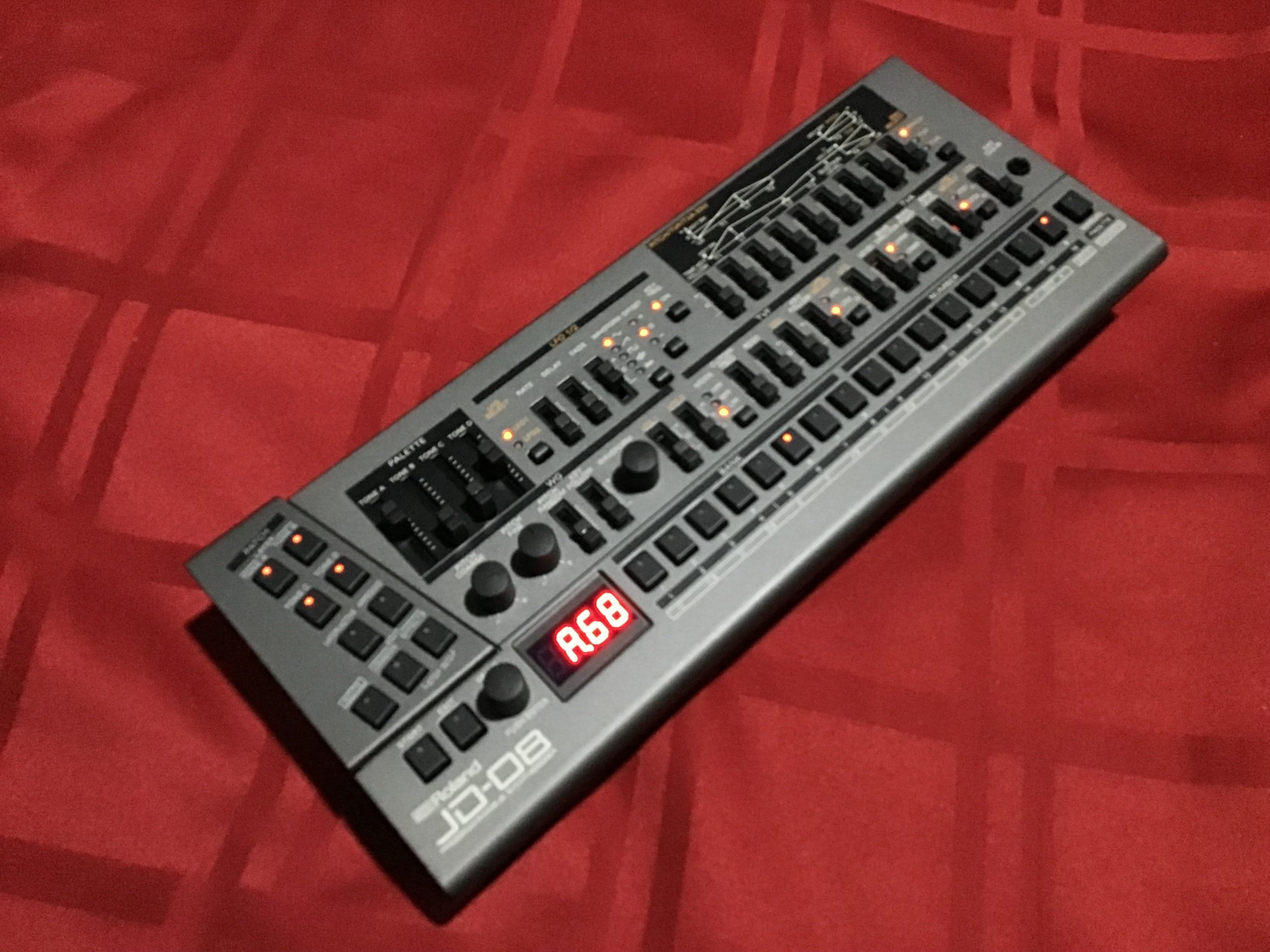 SOUND TIPS 16〜Roland JD-08でシンセサイザーの常識を再構築