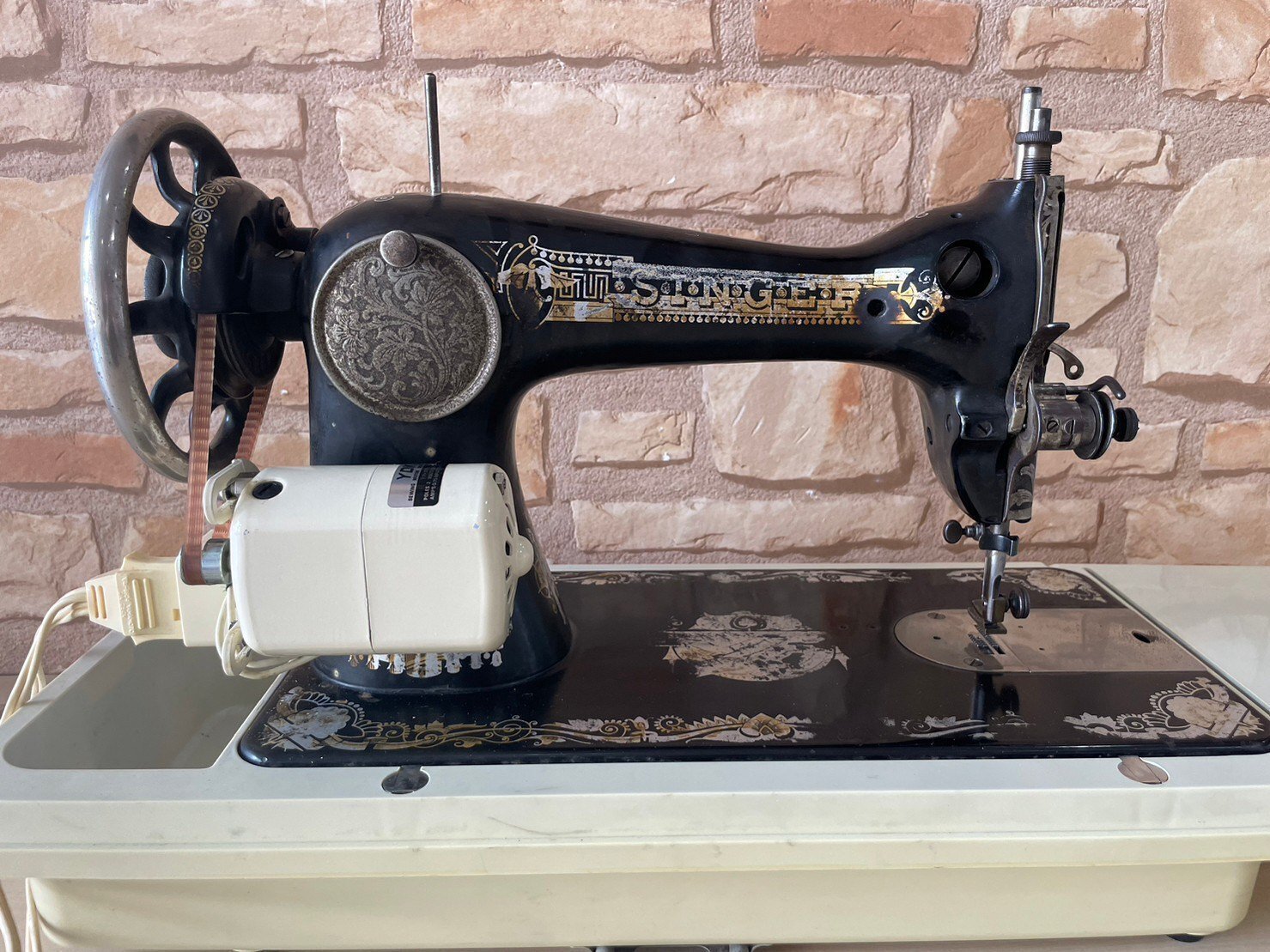 ミシン紹介】SINGER(シンガー)アンティークミシン スフィンクス柄