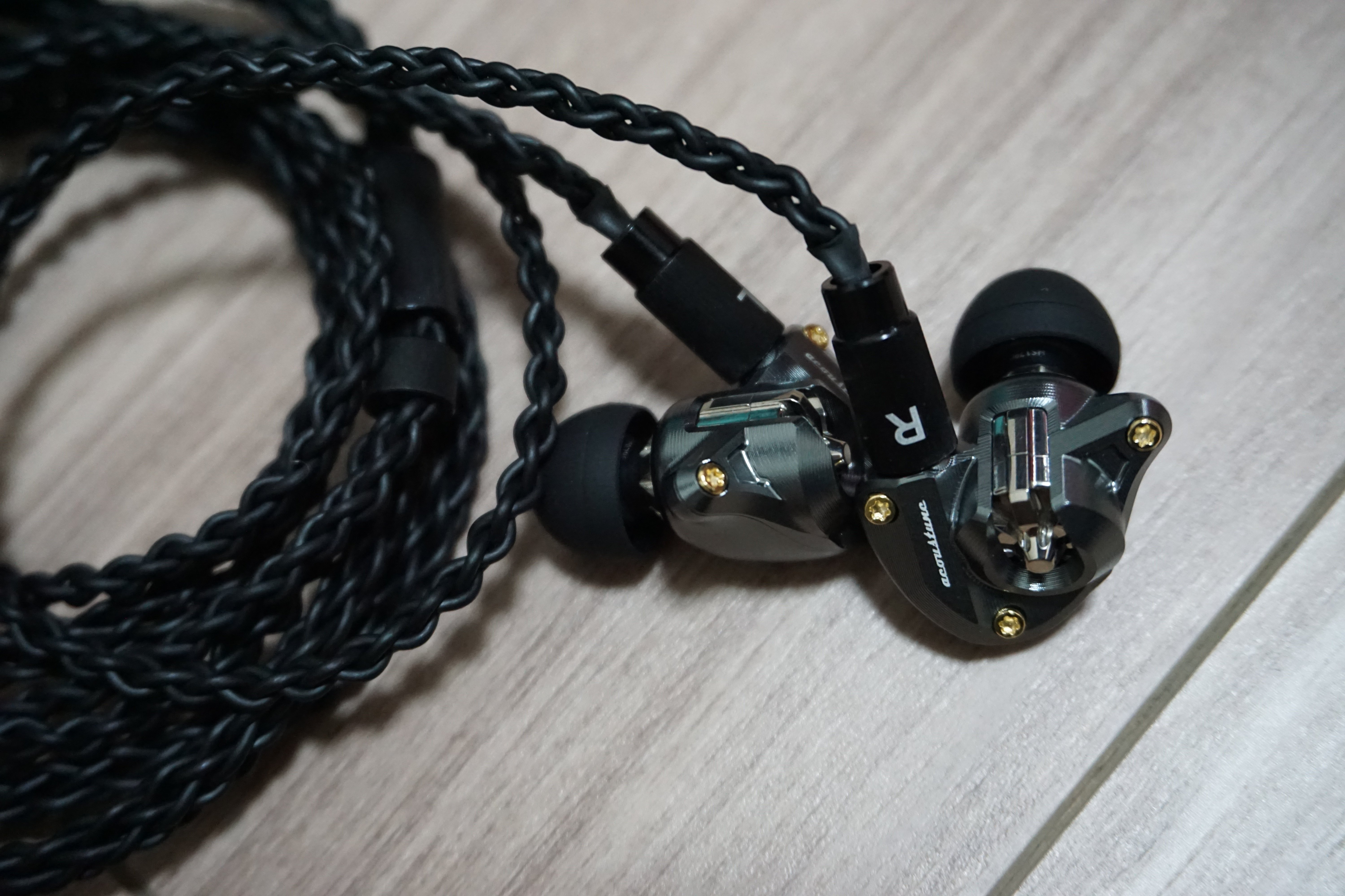 新しい時代を感じるイヤホン - Acoustune HS1790Ti レビュー｜レーシー