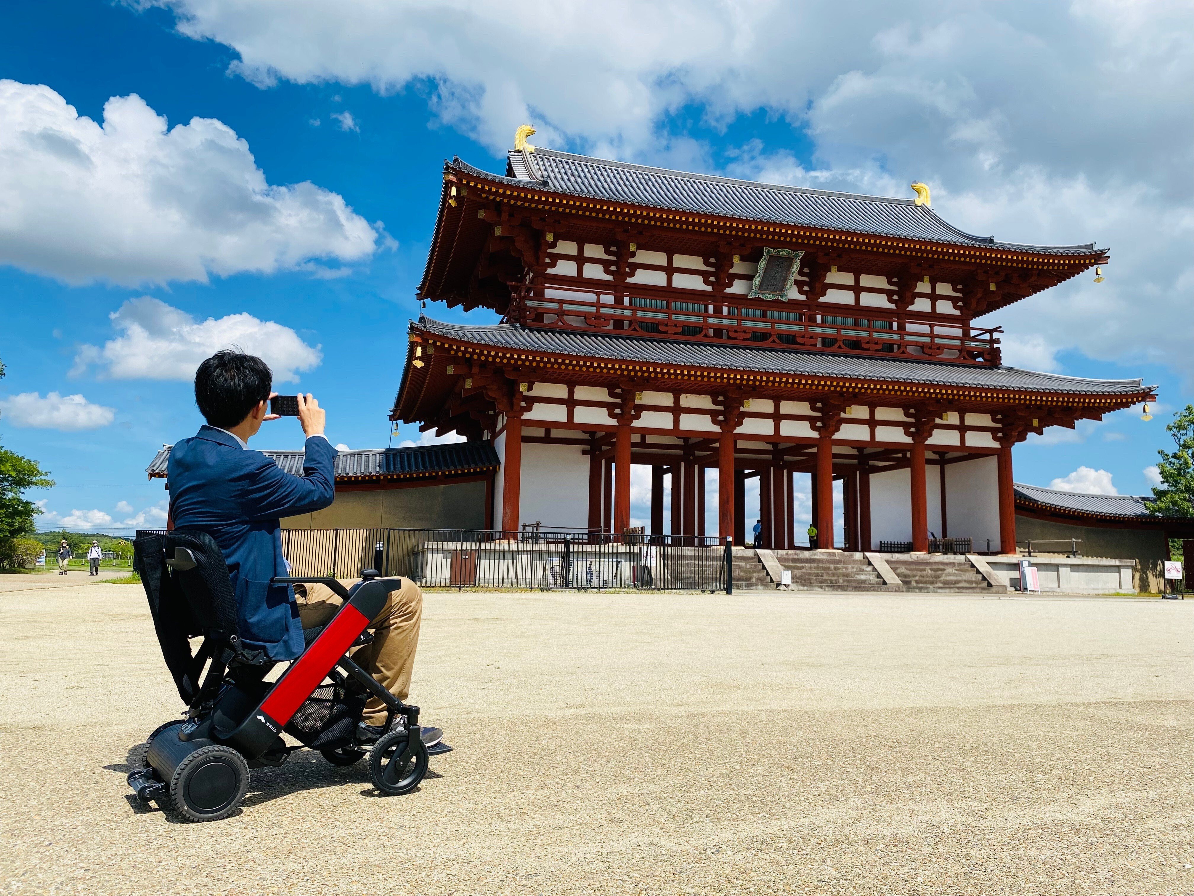 歴史景観にそっと溶け込むWHILLの存在】奈良・平城宮跡にWHILL
