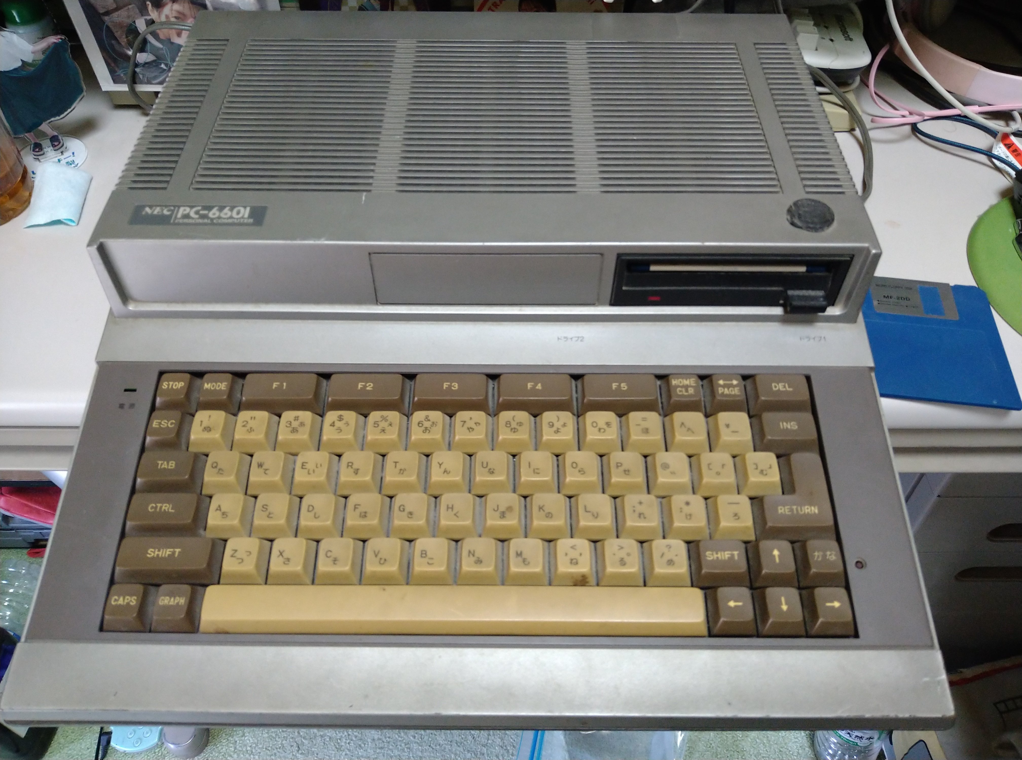 古のパソコン、PC-6601（1983年、NEC）の画面が赤みがかる症状を直した