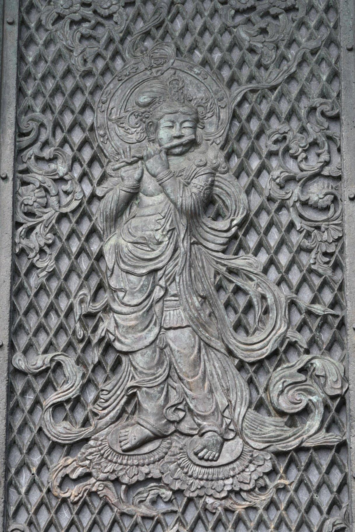 東大寺金銅八角燈籠 音声菩薩像｜ART AND MOVIE