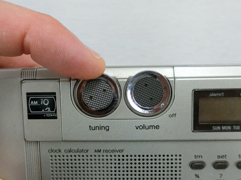 カシオのオモシロ電卓物語 Vol.2 : ラジオが聴ける「RC-1000」｜カシオ