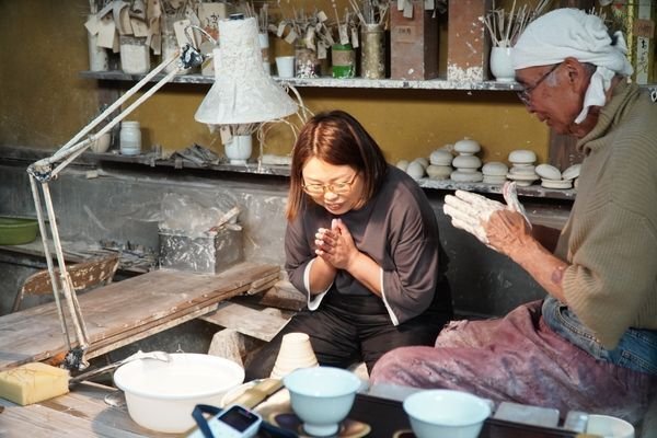 超レア体験！磁器の手ろくろに親子で挑戦｜400年続く技術を守る有田の