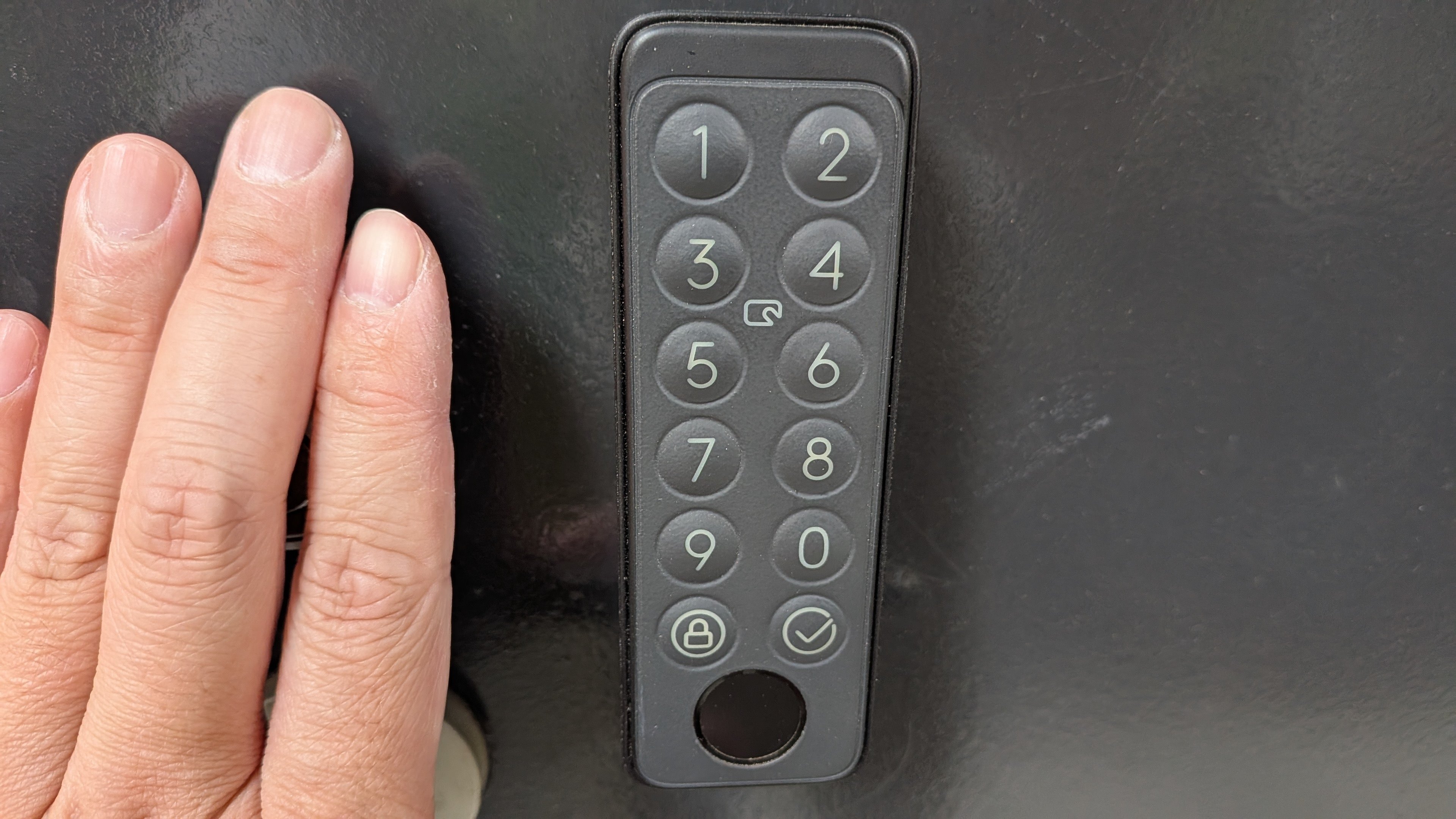 SwitchBot】「スマートロック 指紋認証パッド セット」電池交換をしま