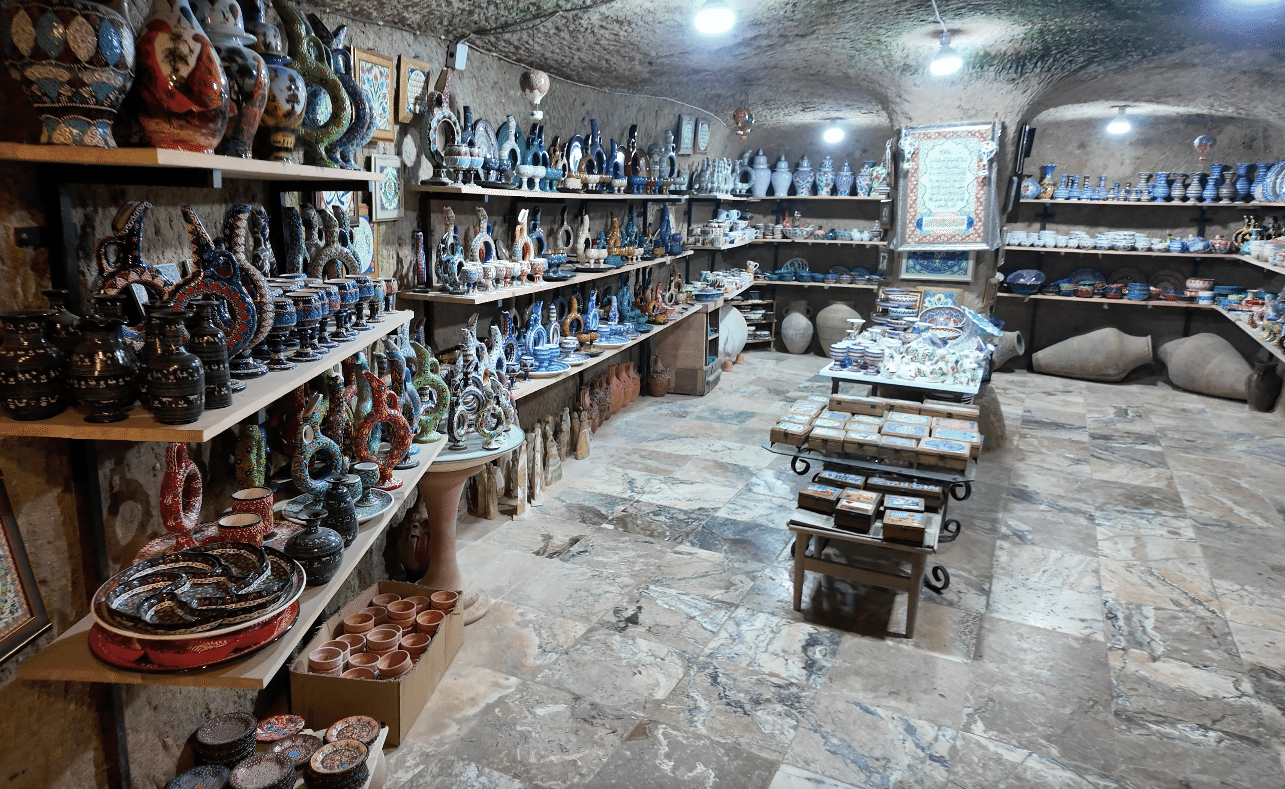 トルコ旅行編】陶器の街・アヴァノスでトルコ食器を購入しよう｜Nini