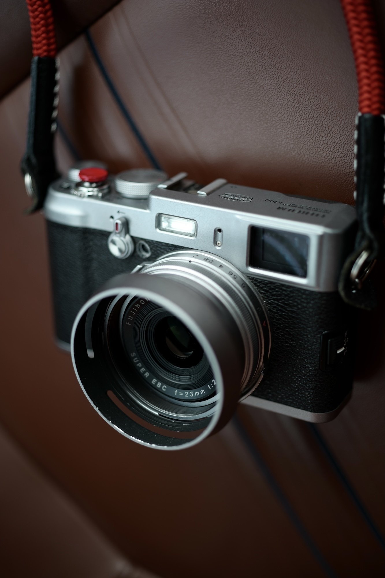 FUJIFILM初代X100は、本当にX100VIの先祖なのか？｜猫写真家 あおいとり