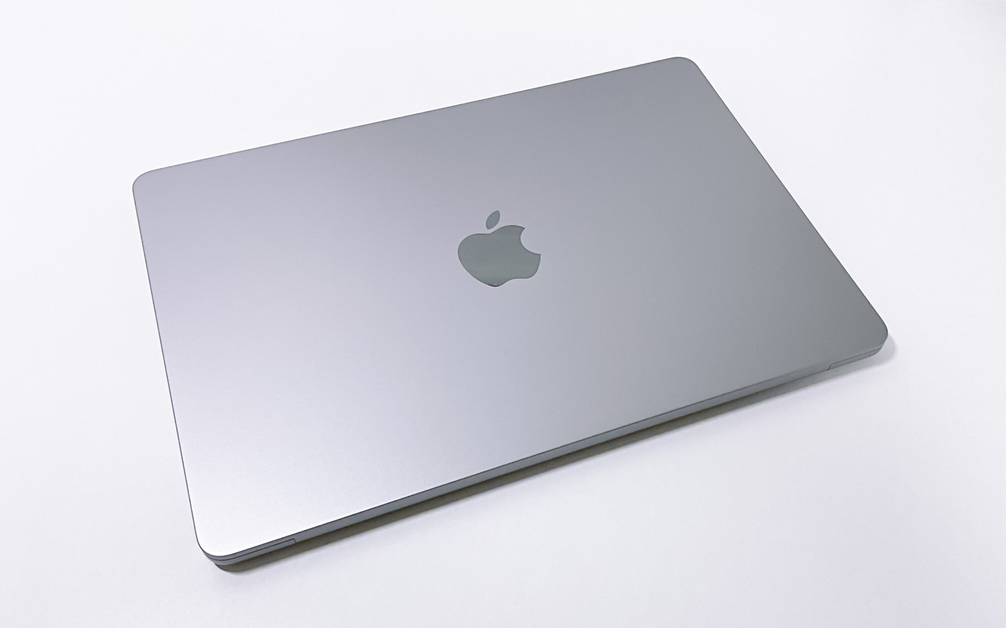 MacBook Air】「スペースグレイ」写真集｜MtOjiisan