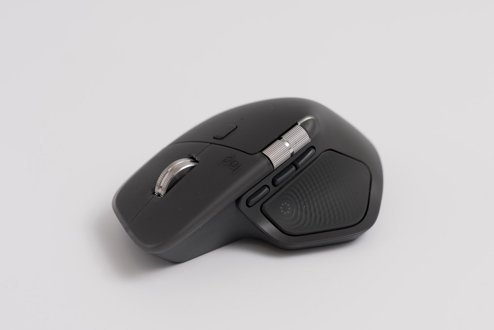 楽しみにしていたMX MASTER 4が届いたのに、トラックボールから離れ