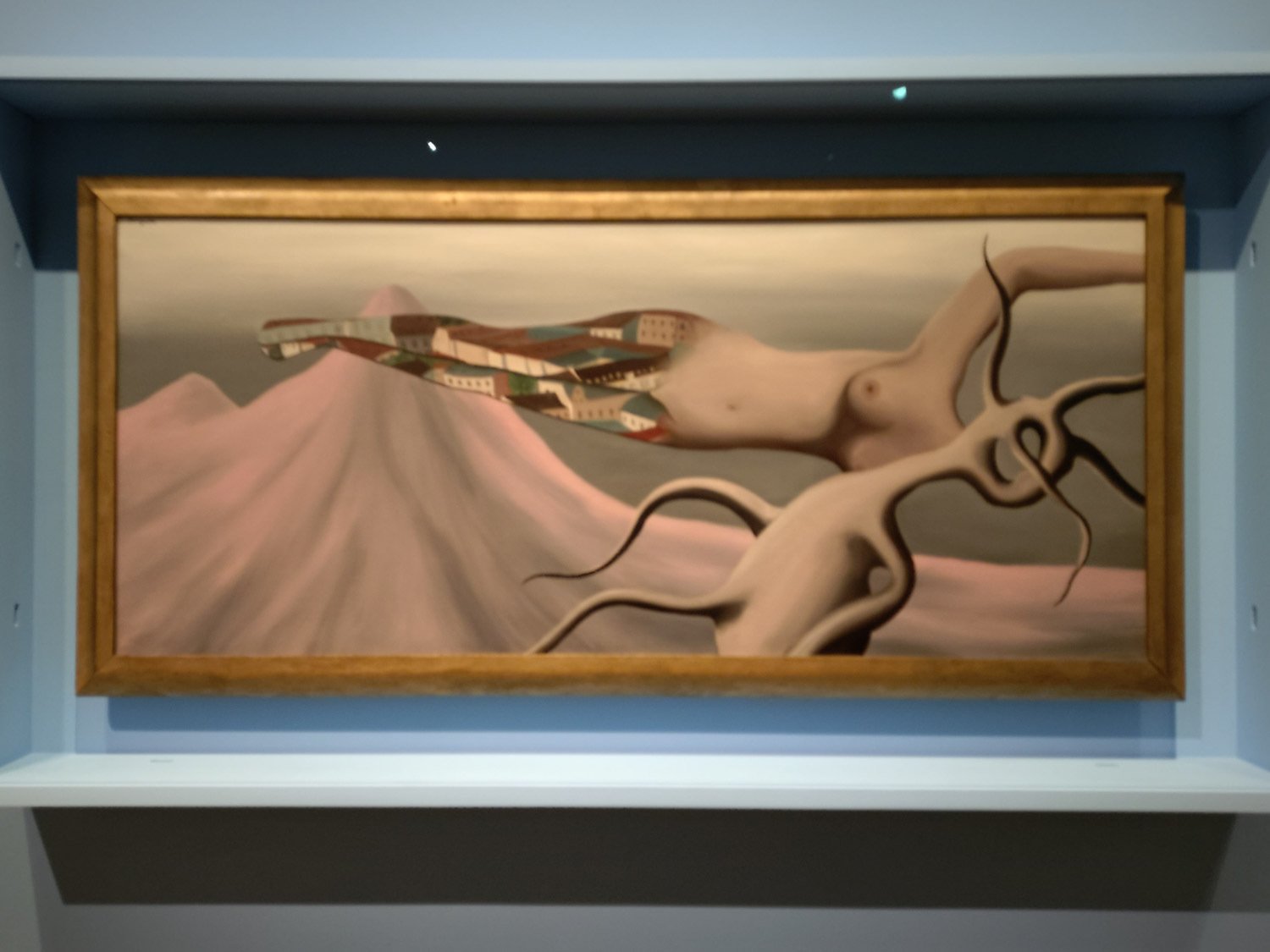 KMSKAのマグリット展：『Magritte: La ligne de vie』 – 現実の境界を