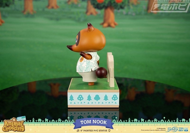 左手を挙げてあいさつする姿を全高約22センチで再現！『あつまれ