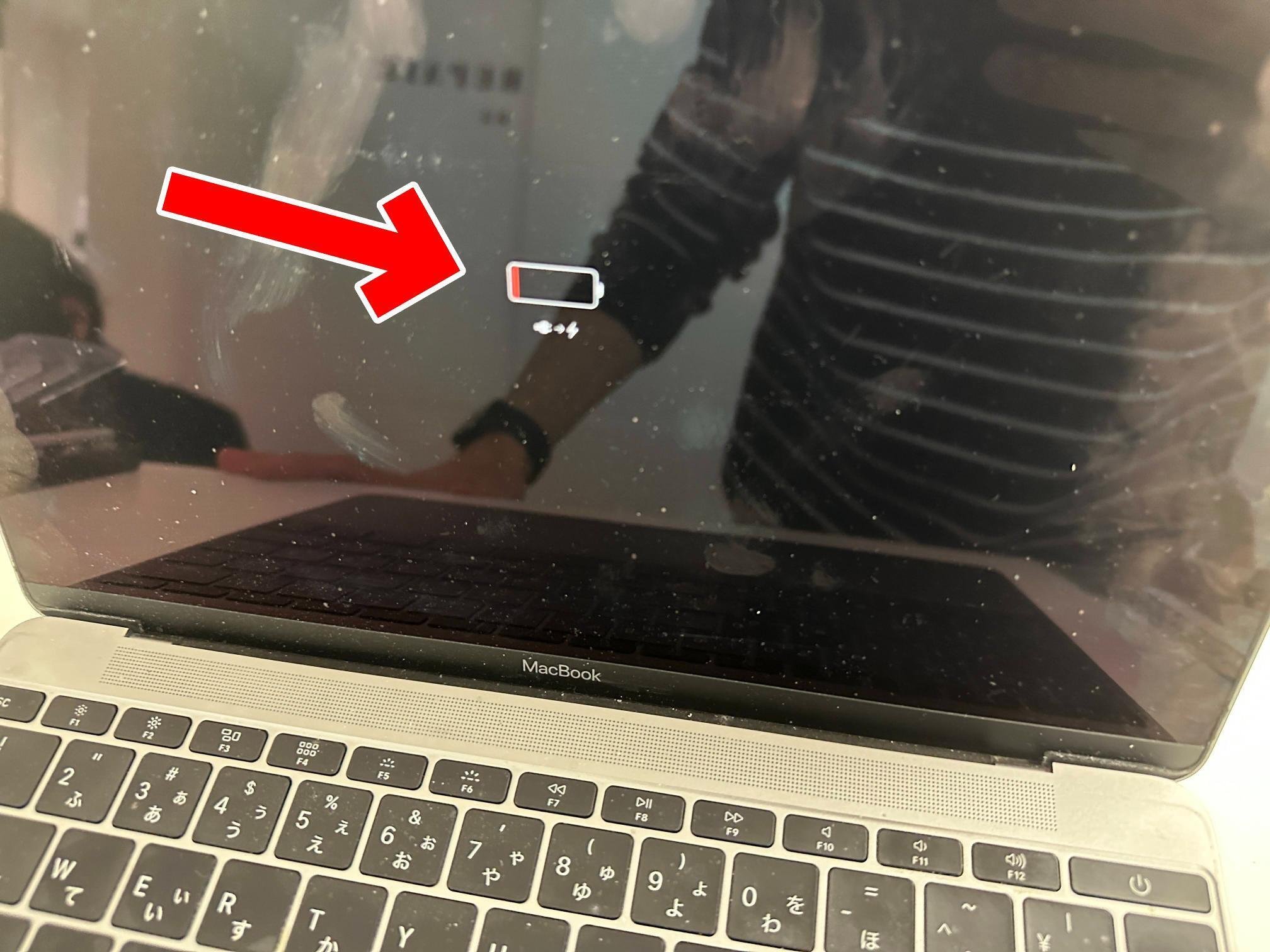 MacBook 12inch 2017の電池交換を16280円で対応中！寿命・劣化でお困り