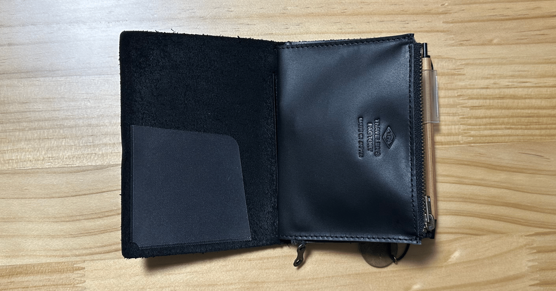 PRADA 黒レザー トラベラーズノート PRADA 黒レザー トラベラーズ