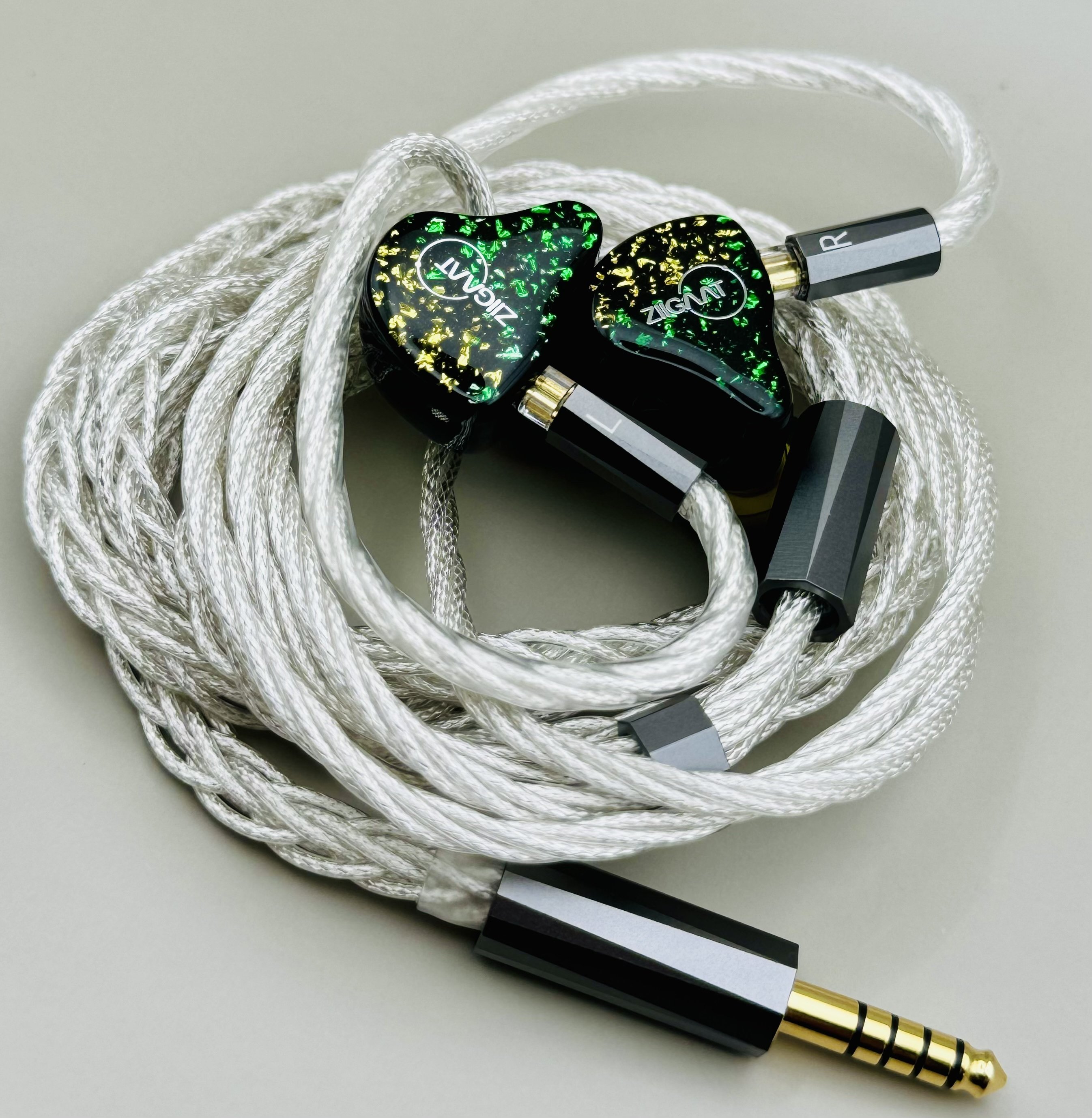 ZiiGaat Arcadiaのレビュー｜ラルフ・ヒンクリー