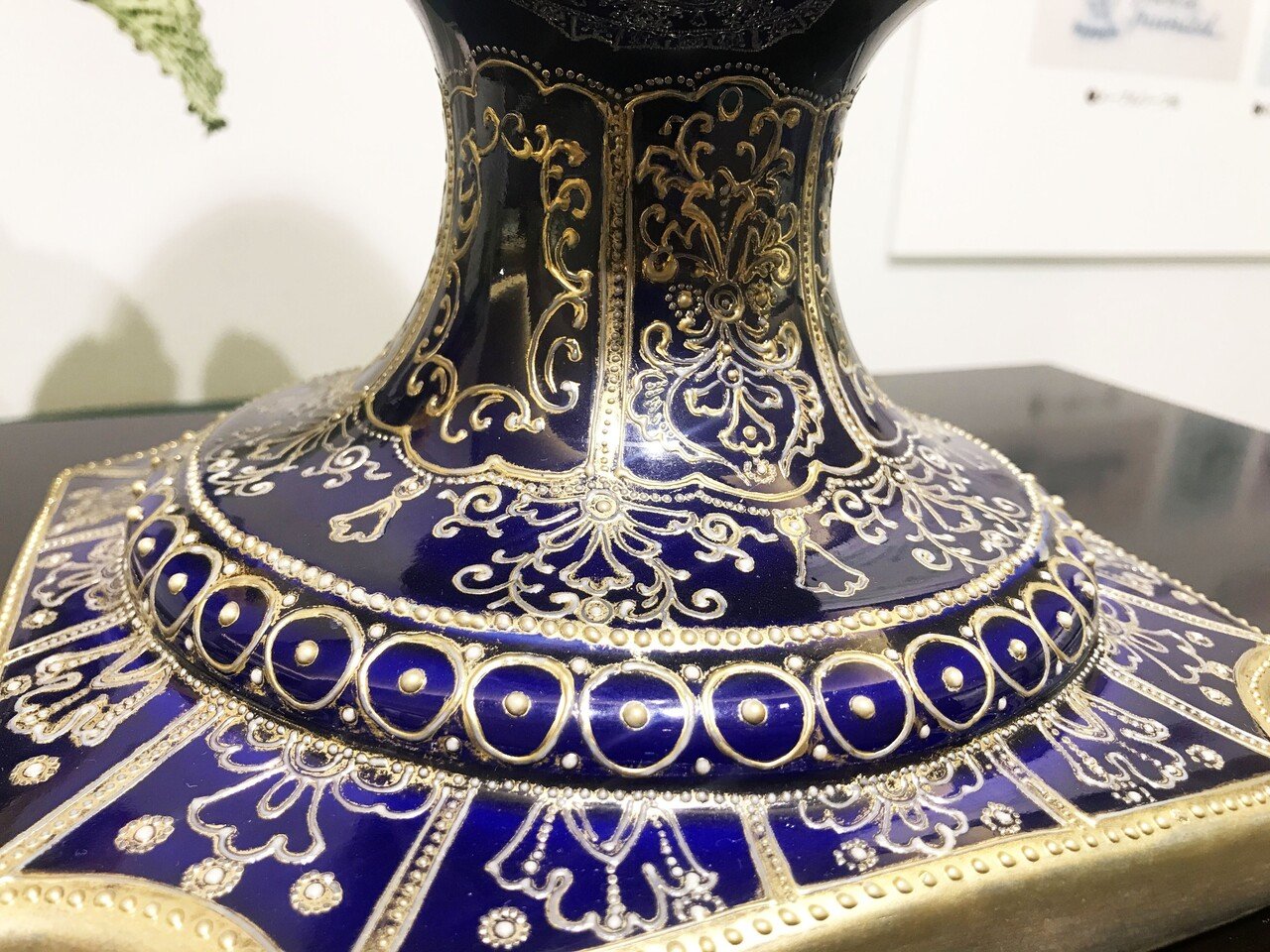 キラキラ光る金盛―オールドノリタケの花瓶を見る―｜横山美術館