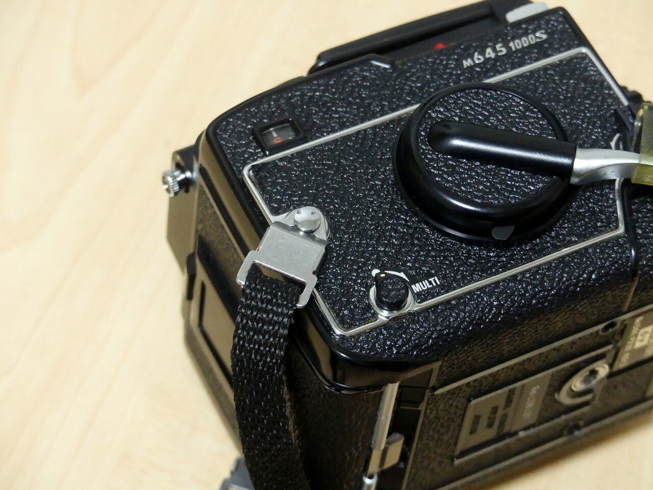 M645のストラップ金具を買った｜こびとたびにでる