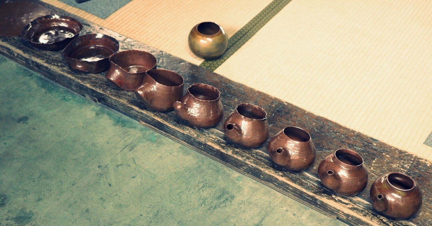 旅日記】一枚の銅板を叩いて作る「うつわ」、鎚起銅器を求めて玉川堂へ