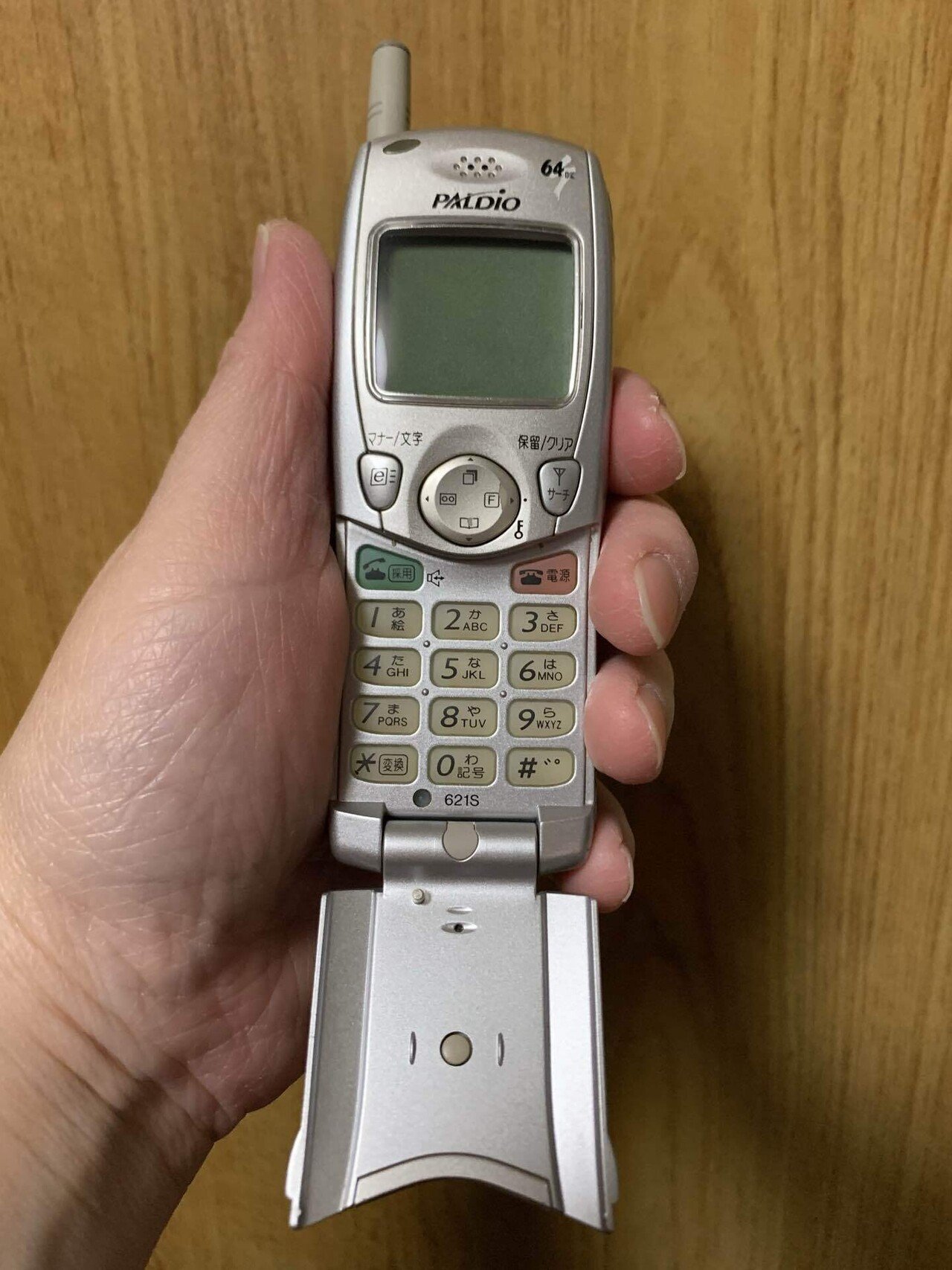 周期的にやってくる『ガラケー触りたい期』の話｜焼きそば大好き名無子さん