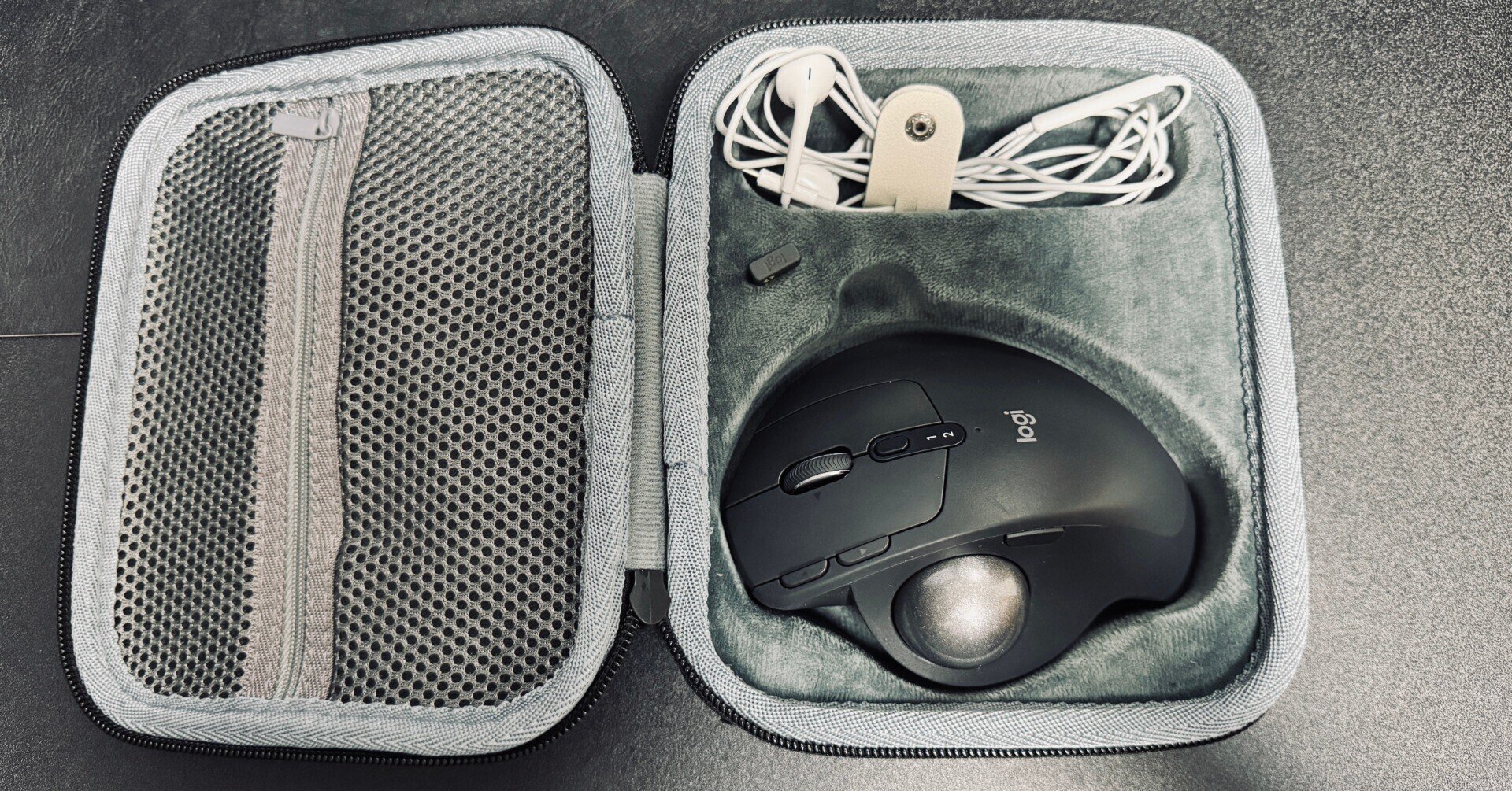 これで持ち運びも安心。Logicool MX ERGO S 専用ハードケース｜ヨーケ