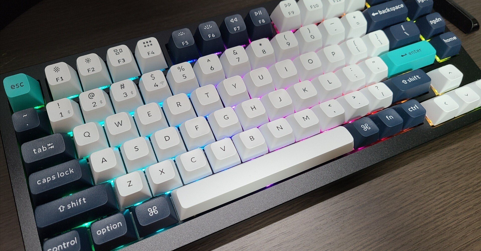 19 Keychron Q1 Maxを購入！バナナ軸のタイピング音と使用感をレビュー