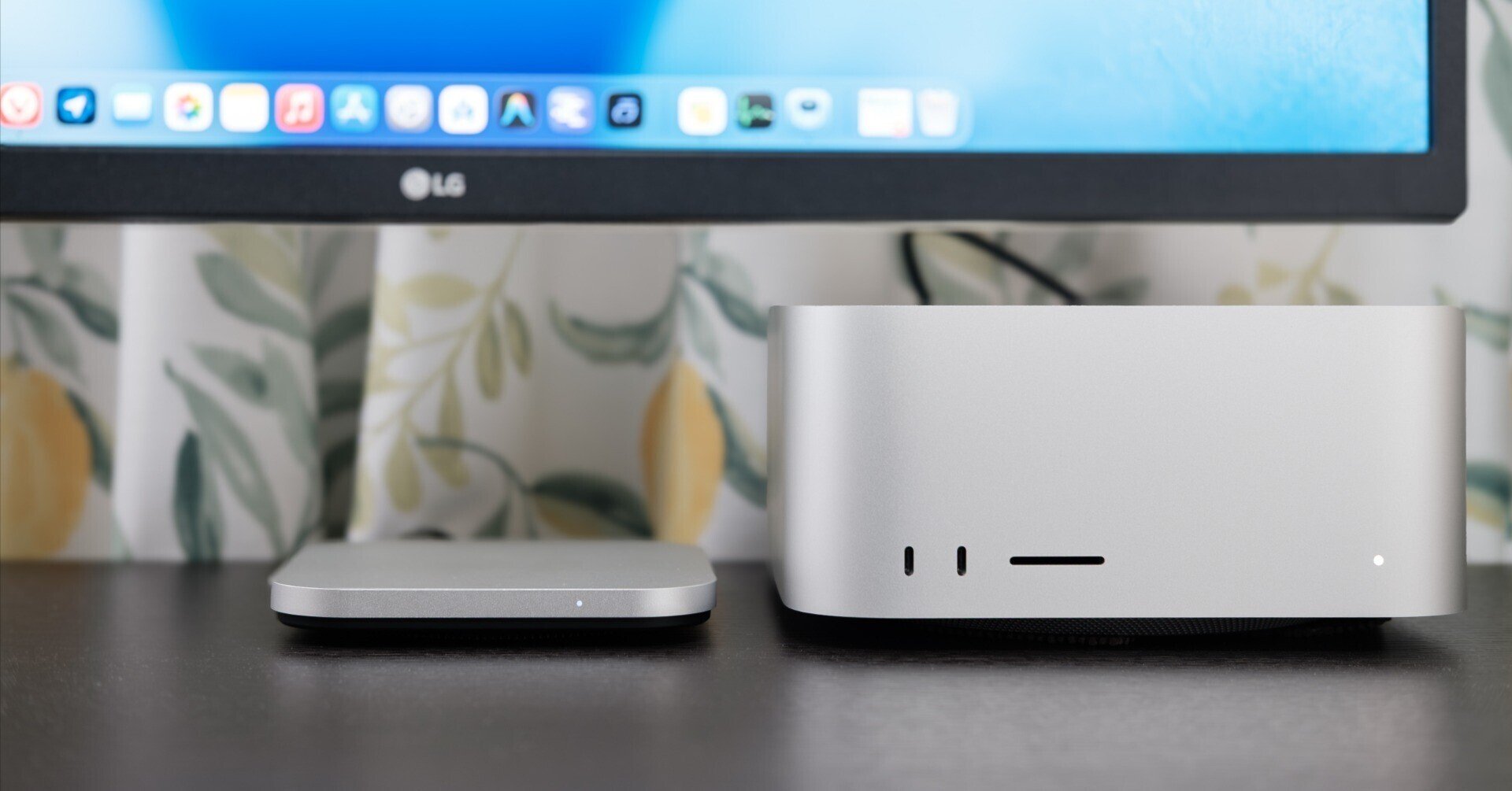 外付けハードディスク・ドライブ Satechi USB4 SLIM NVMe SSD