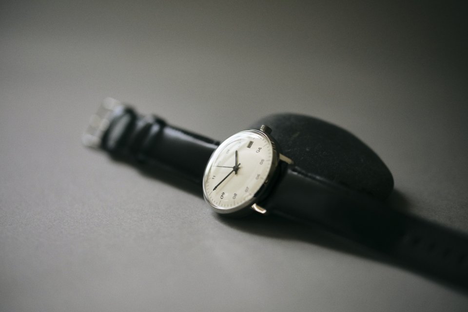 sazare (サザレ)」より待望の自動巻き腕時計「SK02(エスケーゼロツー