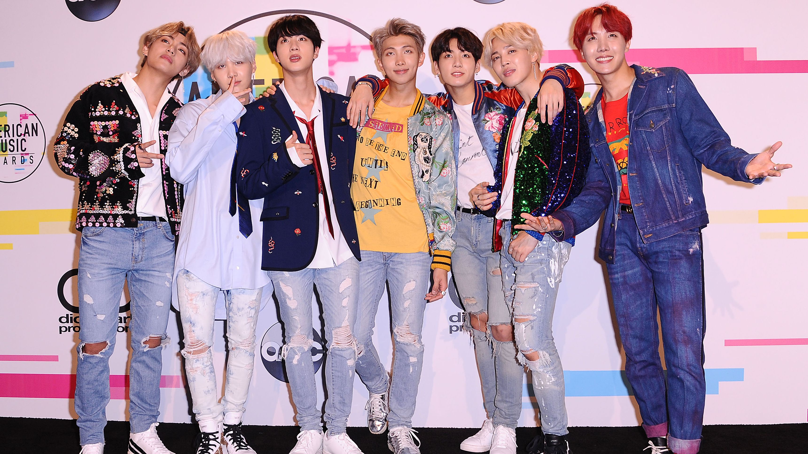 AMAs 2017: BTS Wears Statement Jackets for Their Performance
