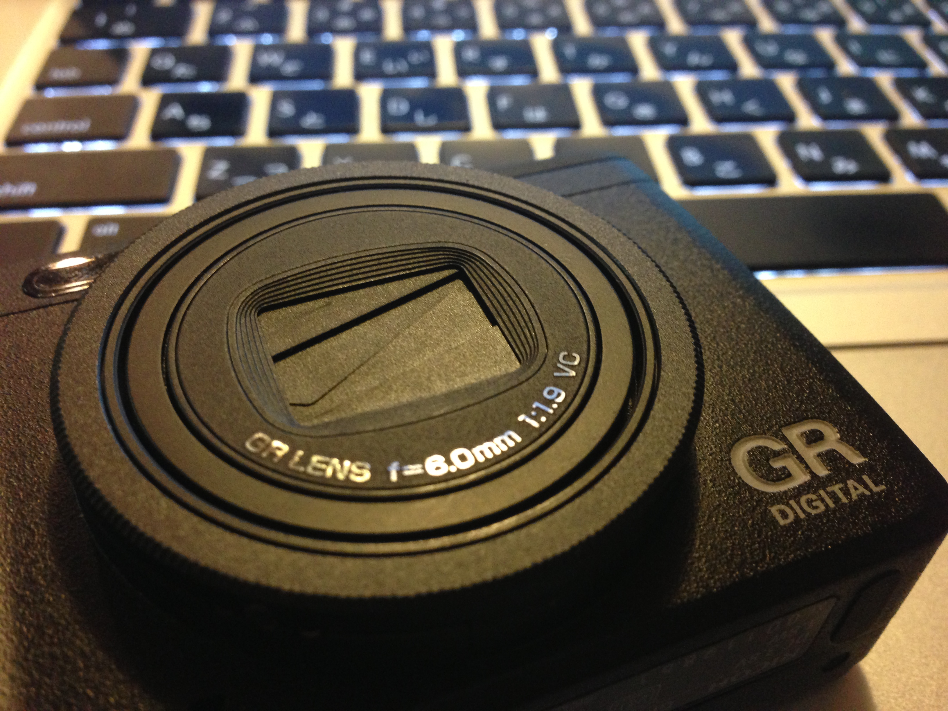 Asu》GR DIGITAL IV用の互換バッテリーを購入しました！安い！でも