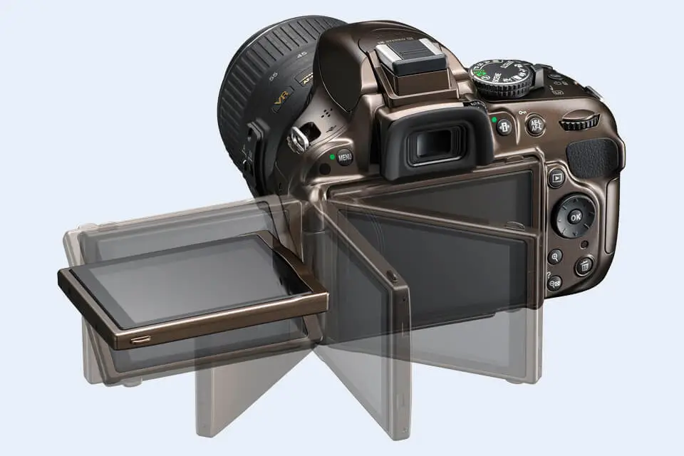 Nikon D5200: is the screen flexible?