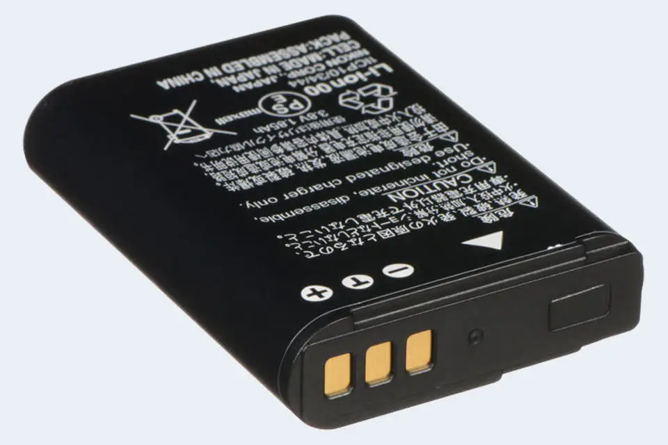 Nikon P900 battery: what are the options?