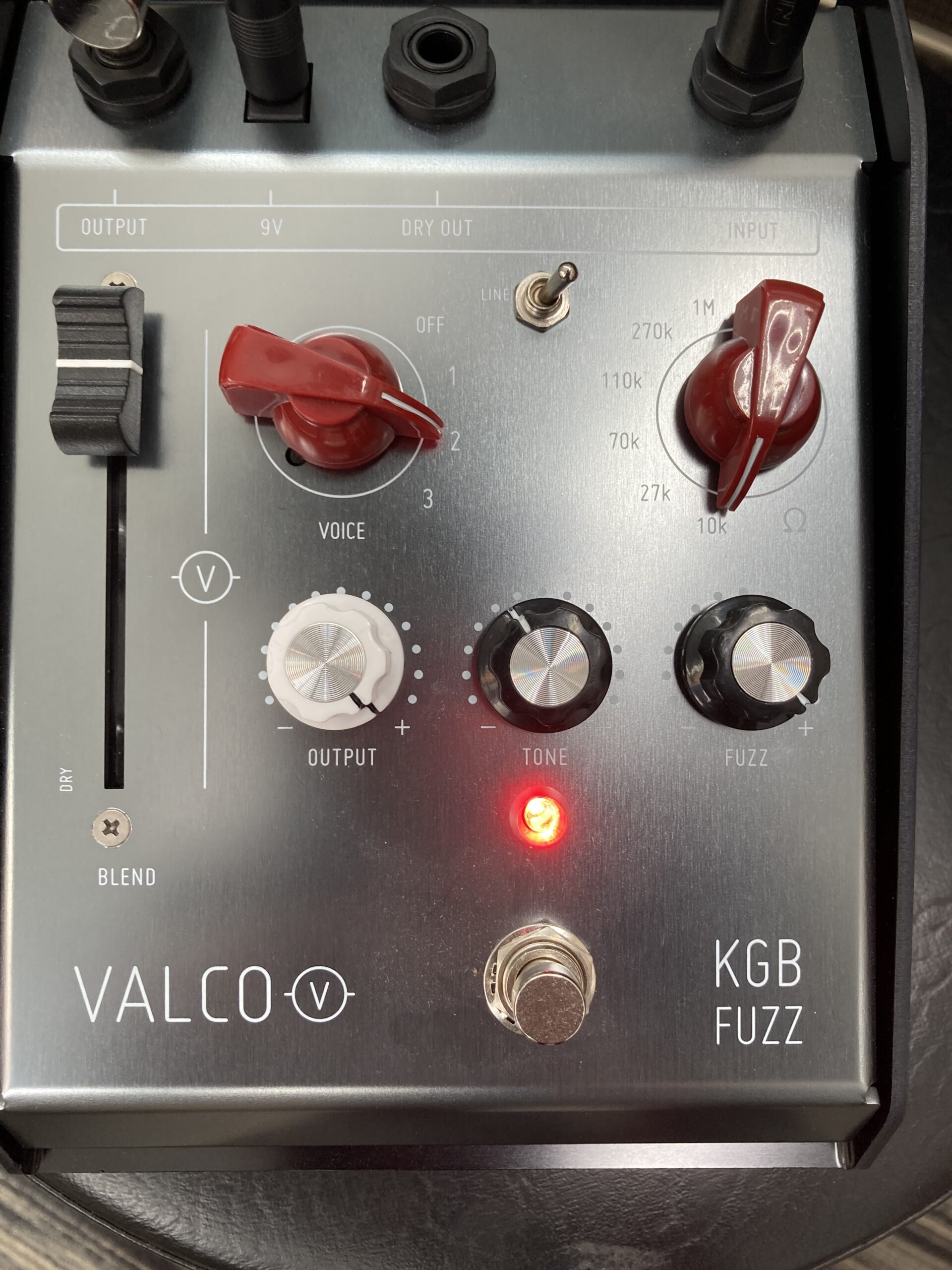 カナダで製作されるValcoPedals！今回はFUZZをご紹介。電子ドラムでも