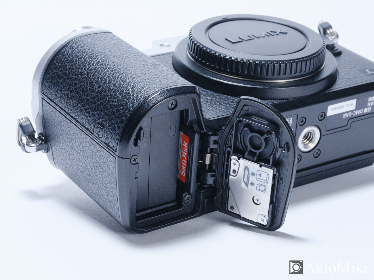 デザインと機能が両立したミラーレスカメラ「Panasonic LUMIX GX8」を