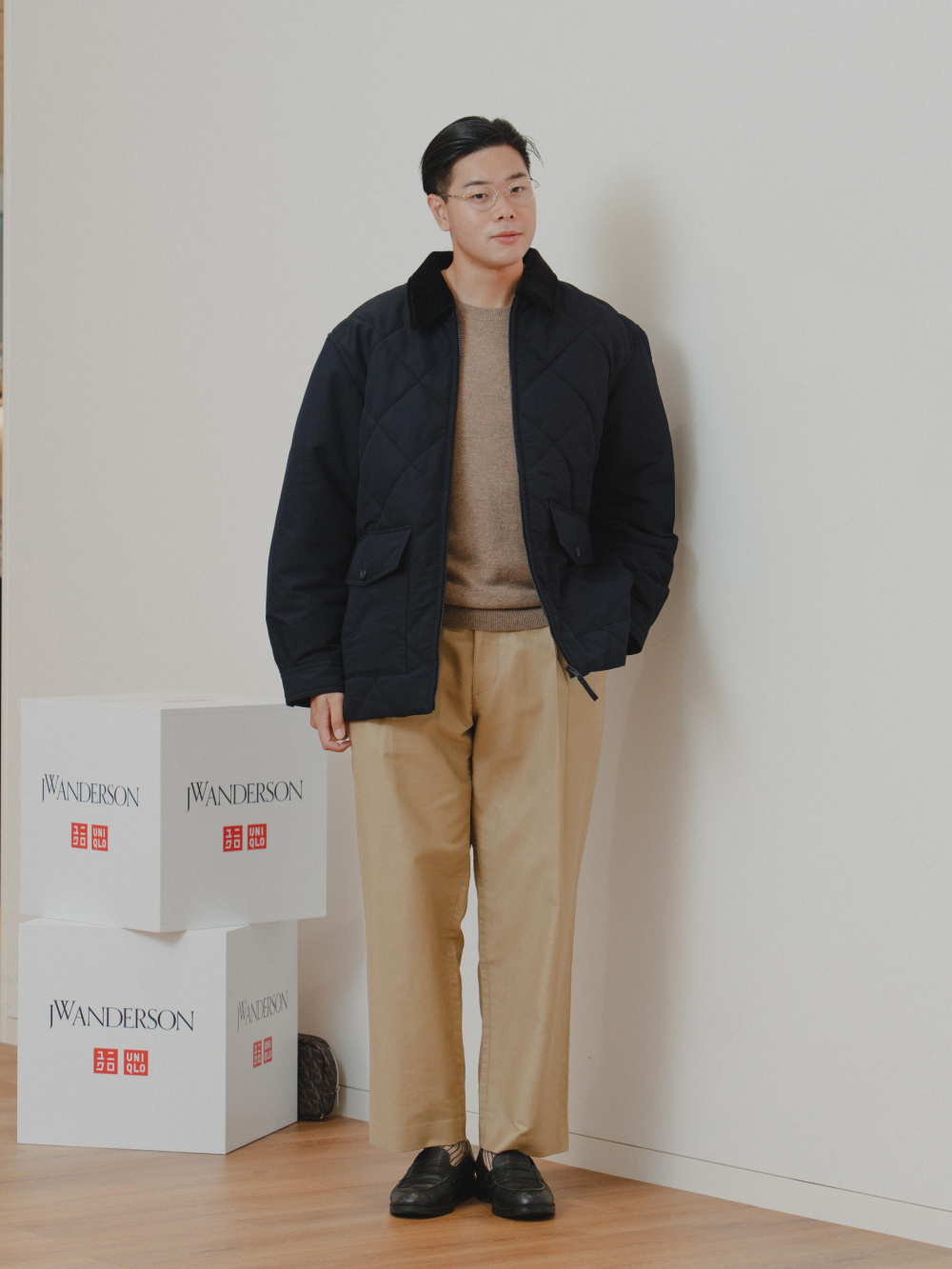 スフレヤーンリブフルジップセーター、タックワイドパンツ」の着用