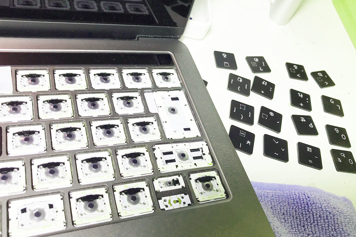 MacBook Pro 2016/2017 キースイッチ汚れ水没修理15000円 | APPLEMAC