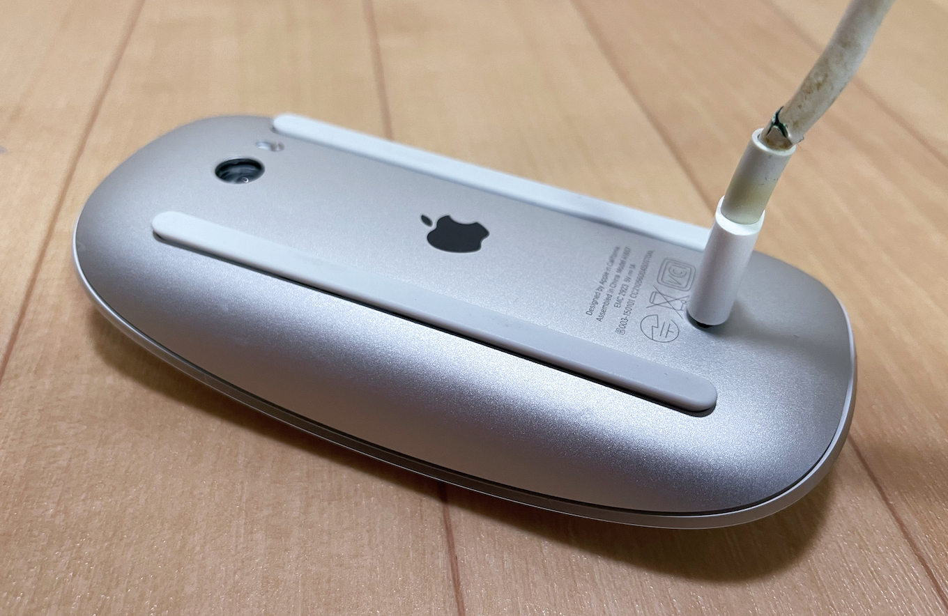 AppleのMagic Mouse 2を裏返さずに充電できる充電スタンド「Ascrono