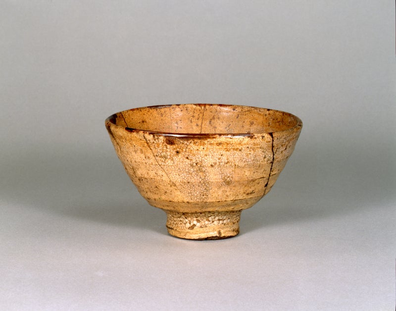 美しい古美術◼️蔵から枝振りの見事な松が描かれた抹茶茶碗が出てき