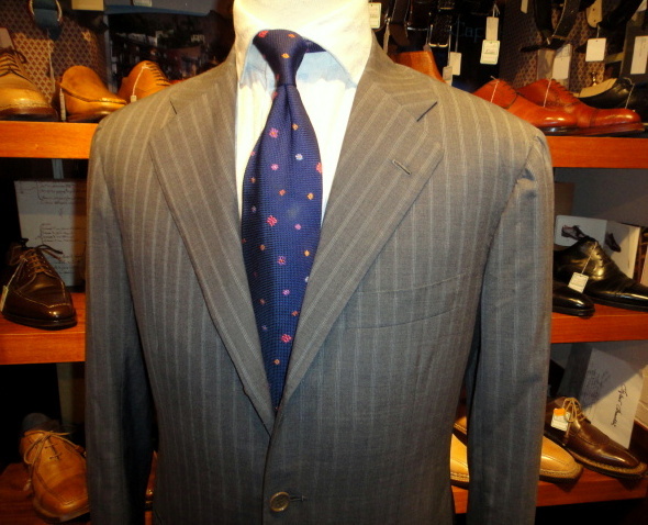 キトン Kiton】極上180'sウール14Micron 合い物 ストライプ柄