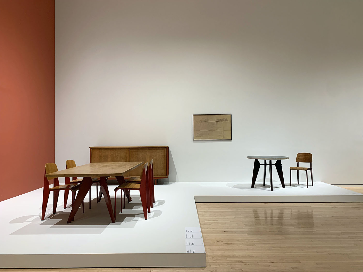 ジャン・プルーヴェ展 椅子から建築まで：artscapeレビュー｜美術館